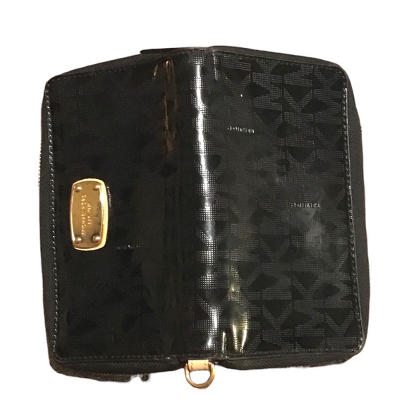 Michael Kors Black Patent Leather Jet Set Large Continental Phone Wristlet - Picture 4 of 4